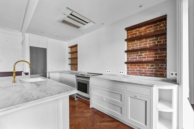 Photo - 320 Tappan St Unidad 2