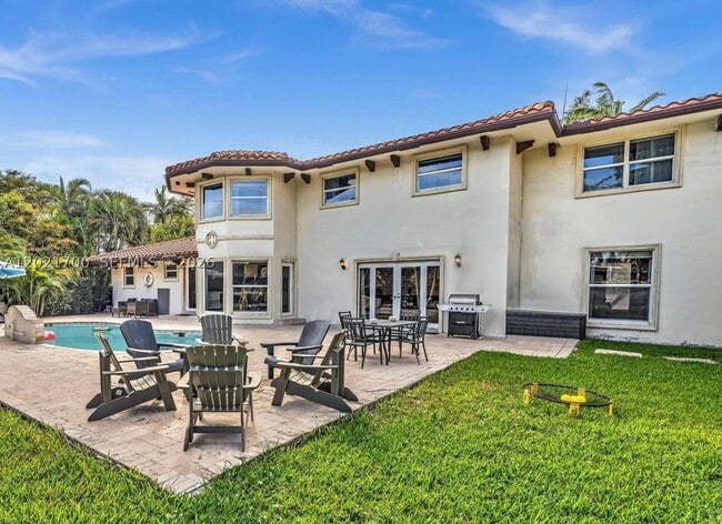 900 Diplomat Pkwy