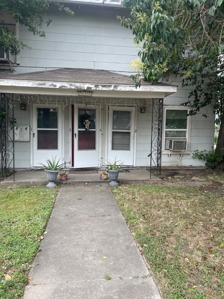 Building Photo - 537 Studewood St Unit 2 Rental