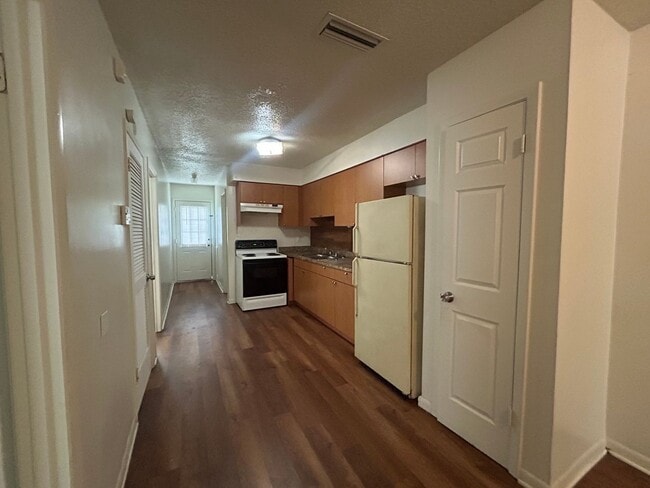 Photo - 1110 N Brunnell Pkwy Unit 1110 Brunnell
