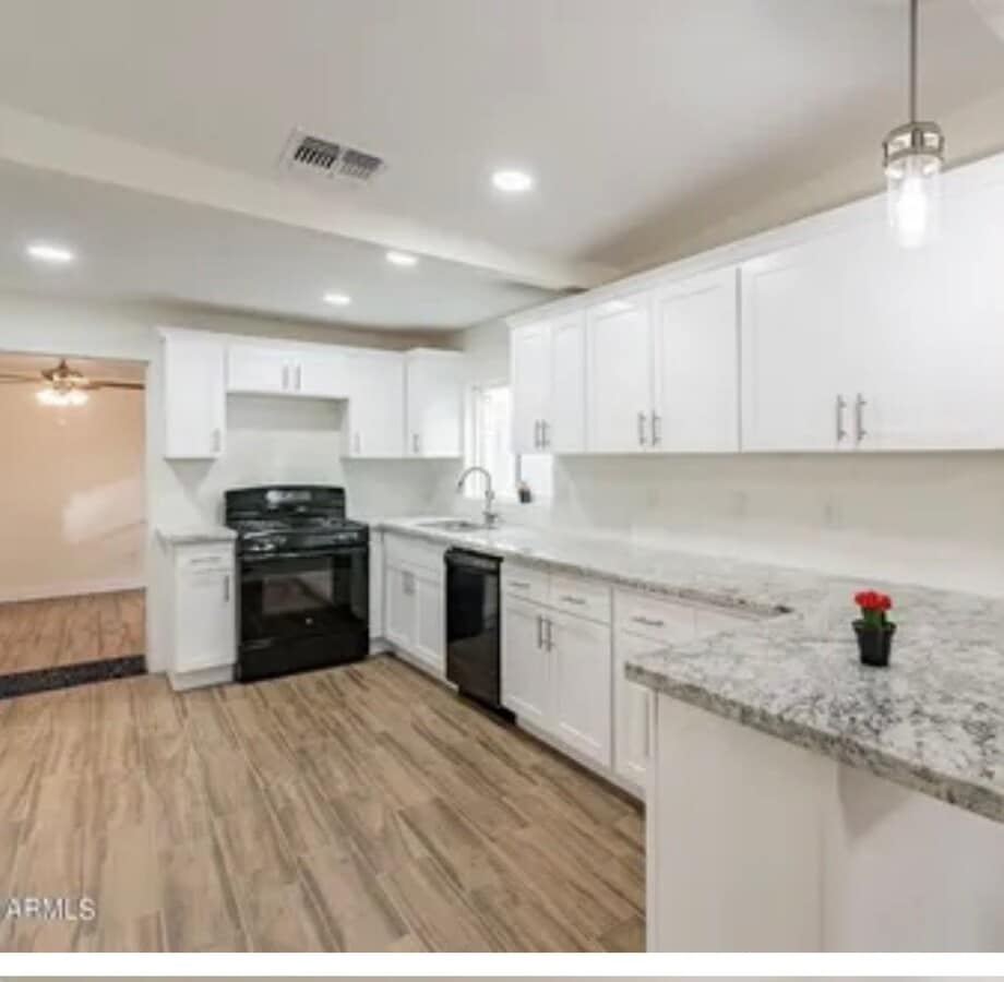 Photo - 206 E Kinderman Dr