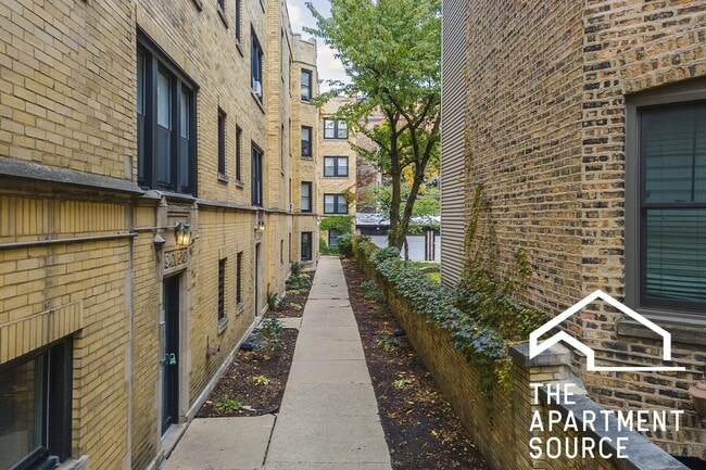 Photo - 648.5 W Roscoe St Unit 2S
