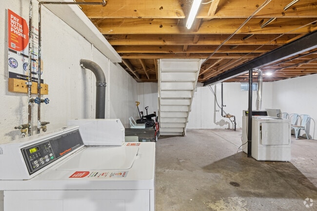 Community Laundry - Woodcreek Apartments
