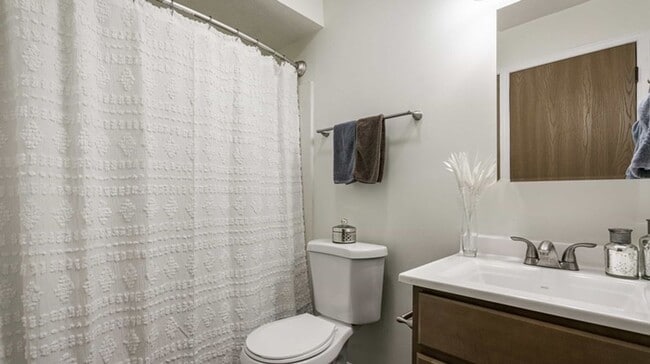 Emerald Pointe Apartments