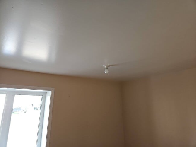 Building Photo - 671 Rue Principale Unit 1