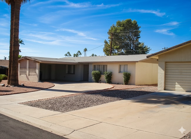 Building Photo - INQUIRE ABOUT OPEN HOUSE - LARGE 4BR - 2BA...