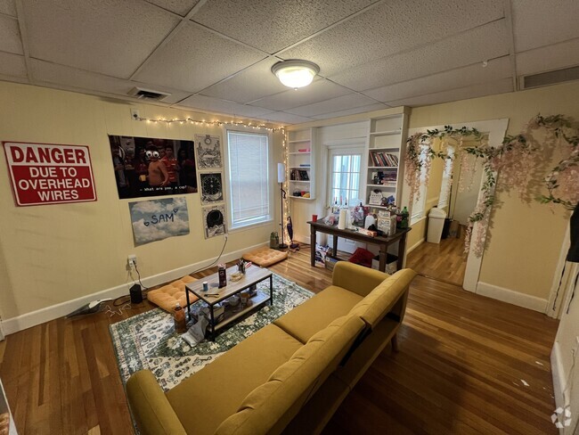 Building Photo - 369 Beacon St Unit 101 Rental