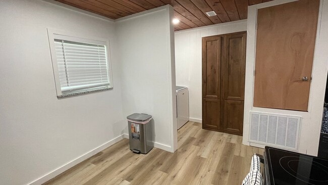 Photo - 1126 Seydler St