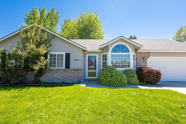 Photo - Newly Renovated 3 bed 2 bath home in the heart of MERIDIAN