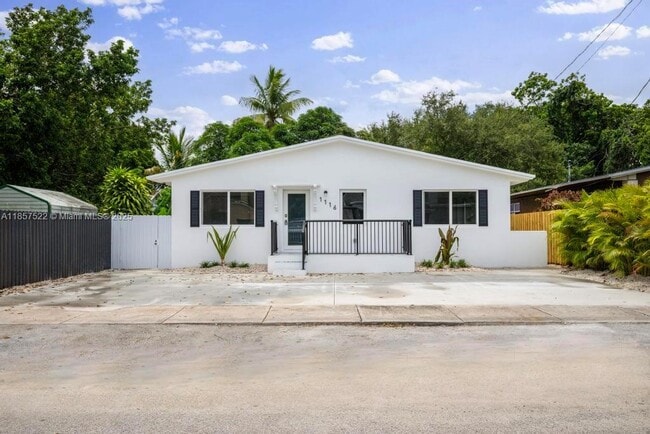 Photo - 1116 NW 51st Terrace Apartamento Unidad FRONT