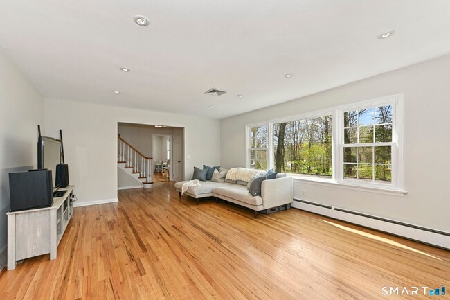 Photo - 163 MacGregor Dr