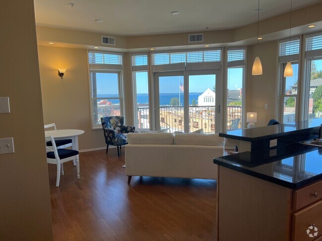 Building Photo - 2 Bed / 2 Bath Bay-View Condo for Rent in ...