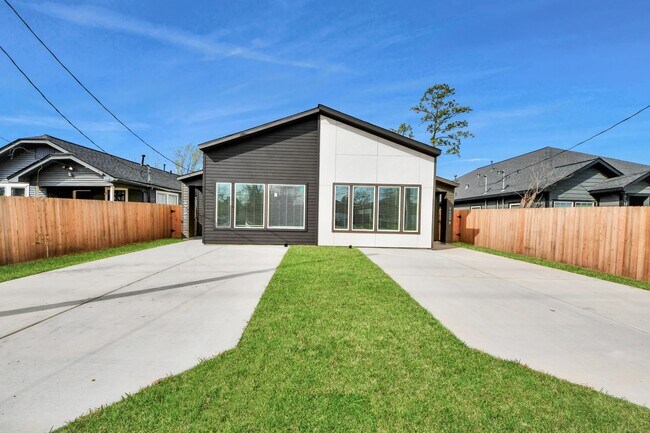 9309 Caddo Rd