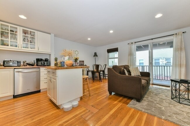 Photo - 153-155-155 W Sixth St Condo Unit 4