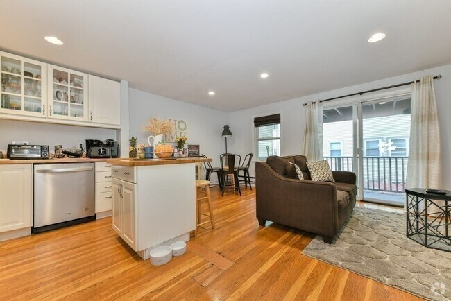Building Photo - 153-155-155 W Sixth St Unit 4 Rental