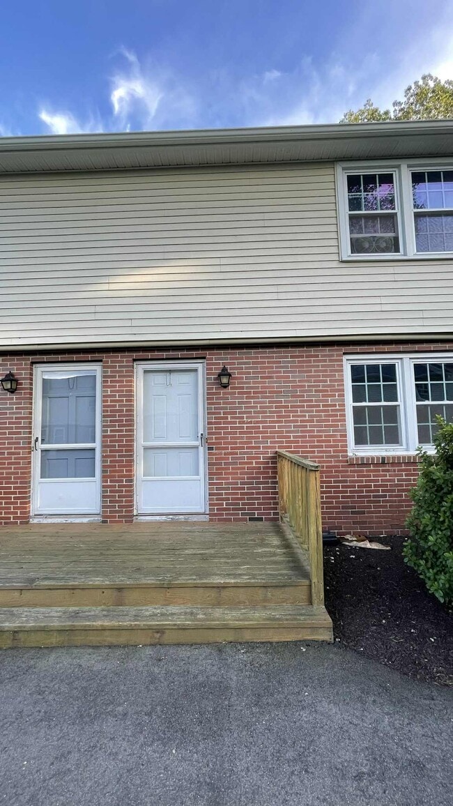 Building Photo - 10 Carolina Dr Unit 28 Rental