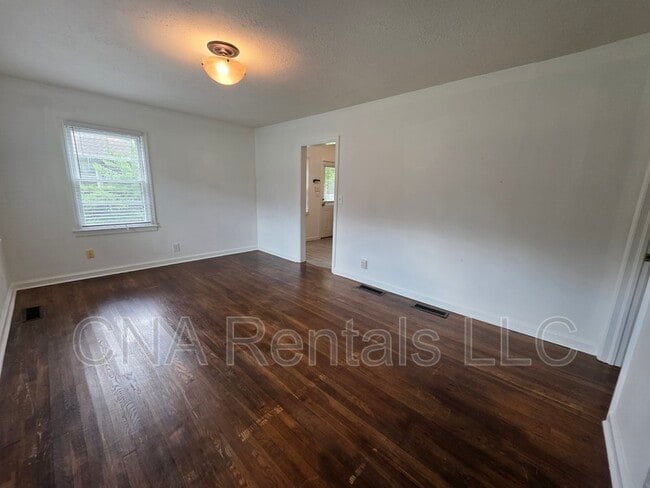 Photo - 540 Church Rd SE