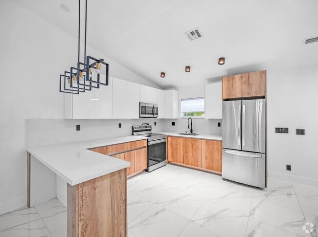 Building Photo - 1230 NE 1st Ave Rental