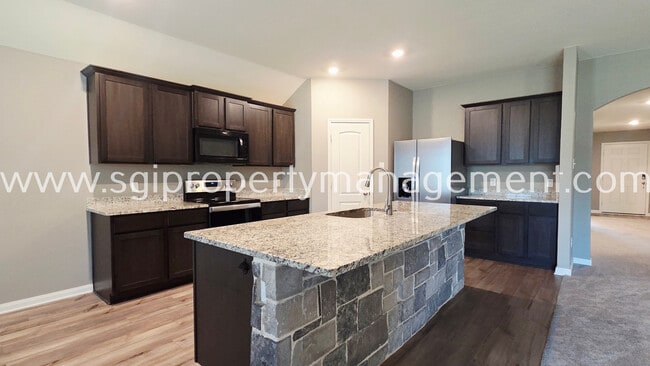 Photo - 942 Primrose Dr