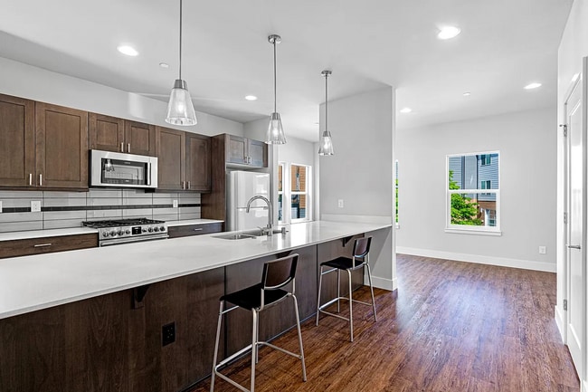 Photo - Modern 3 beds/ 2.5 bath townhouse in Kenmore!