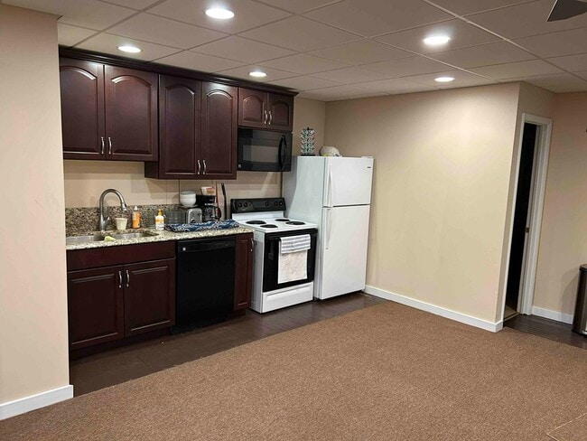 Building Photo - Large Apartment Above Commercial Building