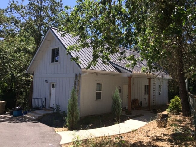 Photo - 2BED 2BATH - NORTHWEST, NEWLY RENOVATED, YARD, WASHER DRYER, STORAGE