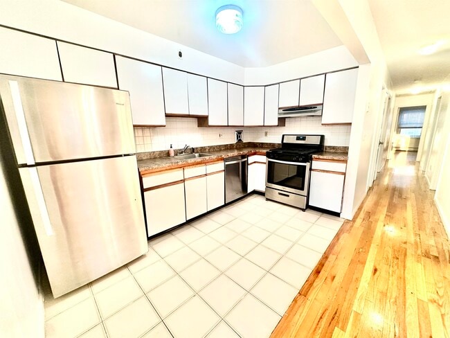 Building Photo - 364 Liberty Ave Unit 2