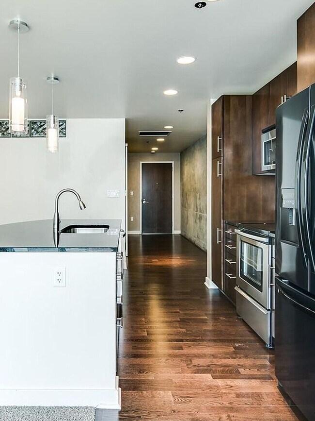 Photo - Incredible 2 Bedroom High Rise in Downtown... Unit 1010