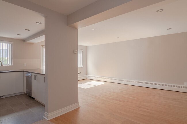 Photo - 3421 Rue Drummond Unité 76