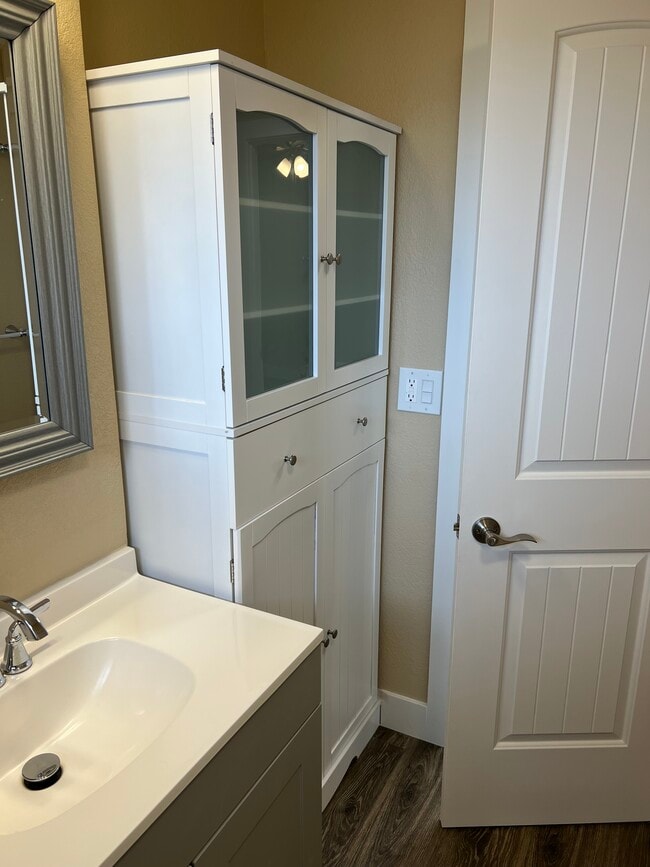 Photo - 241 California St