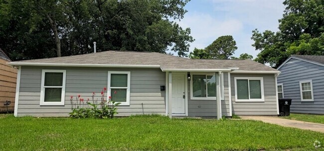 Building Photo - 9406 Chesterfield Dr Rental