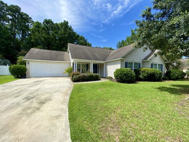 Building Photo - Home in Woodbridge With a Screened Porch a...