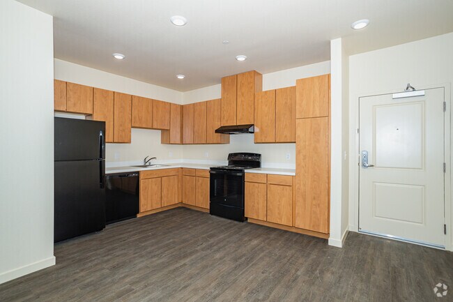2BR, 2BA - 931SF