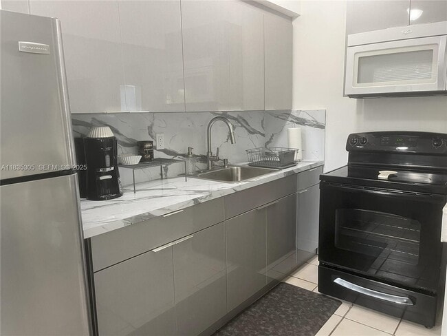 Photo - 1040 SW 28th St Unidad 2