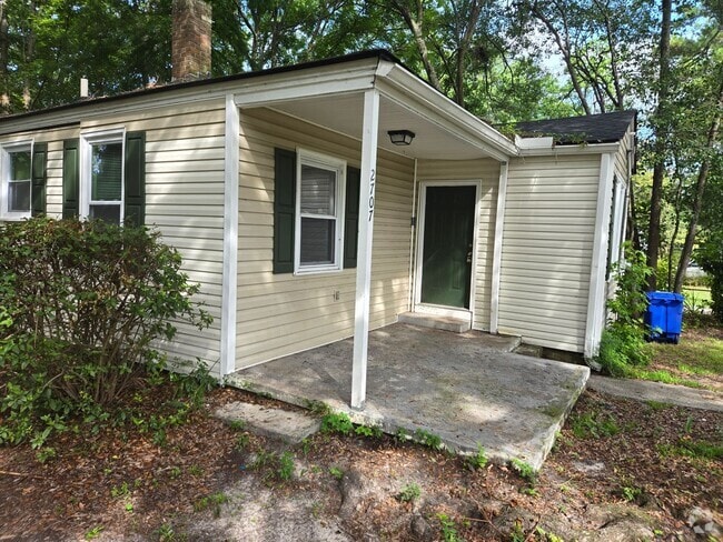 Building Photo - **Beautiful 3 Bedroom Home with Fenced Yar...