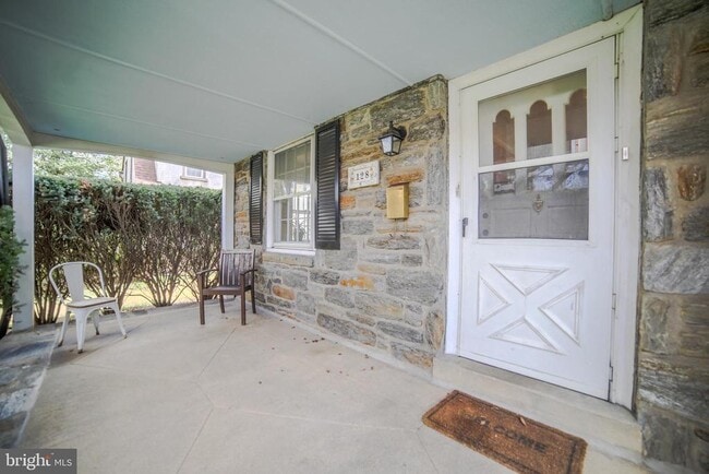 Building Photo - 128 Henley Rd