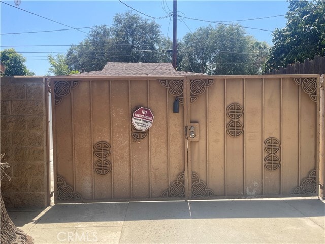 Photo - 823 Courtland Dr W