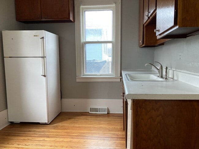 Photo - Charming 4 bedroom 2 bathroom House!