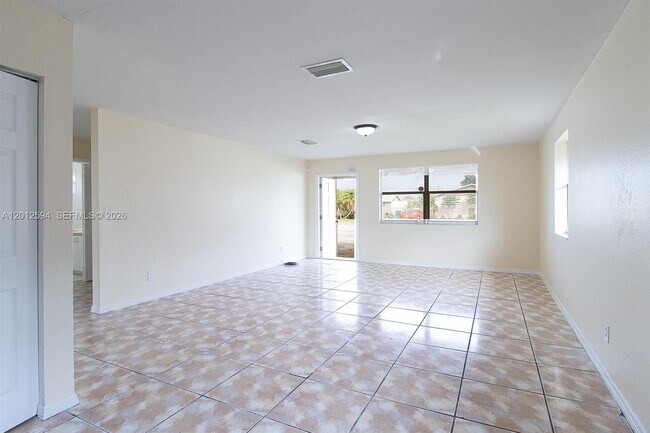 Photo - 455 NW 14th St