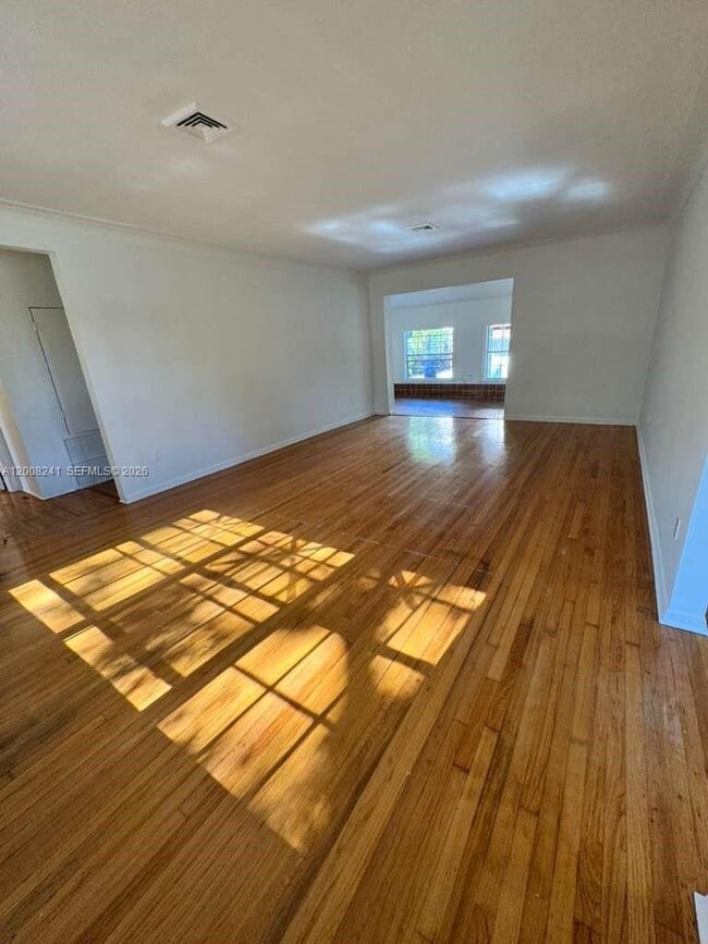 Photo - 4582 Royal Palm Ave