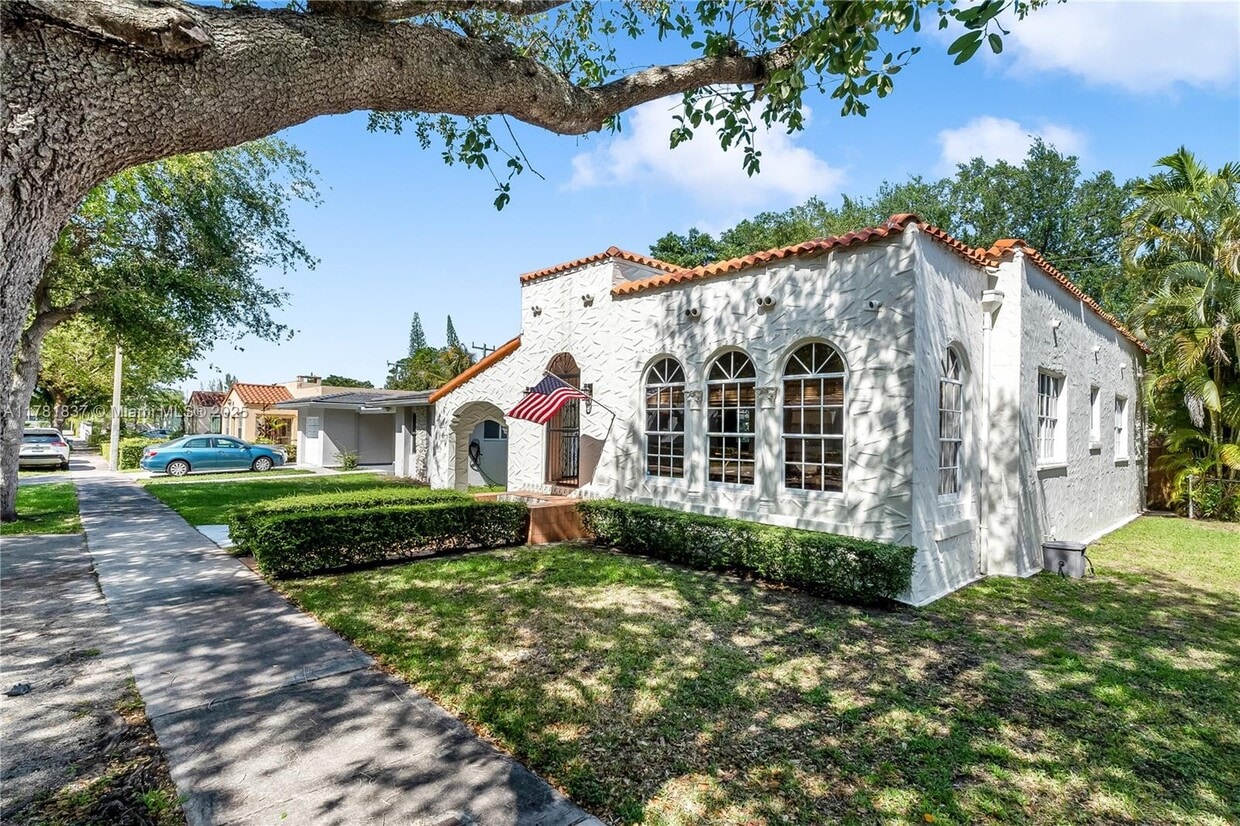 Photo - 829 Lorca St (Miami, FL)