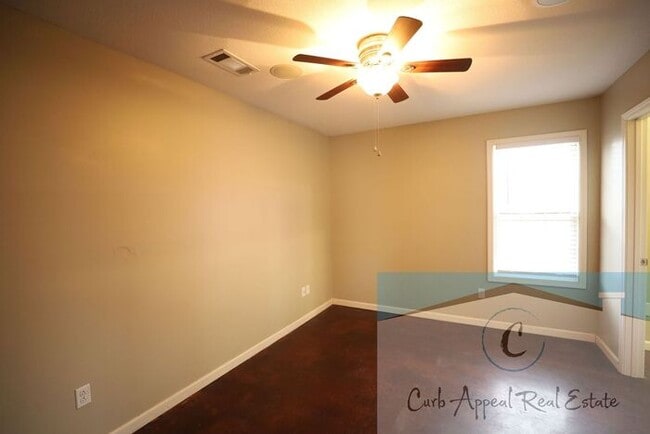 Photo - Internet included!! Spacious 1 bed /1 full bath apt - includes washer/dryer