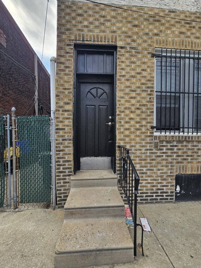 Building Photo - 752 E Tioga St Unit 2