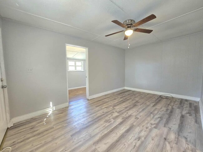 Photo - 2219 Everett St Unidad 2219 Everett St - Apt A