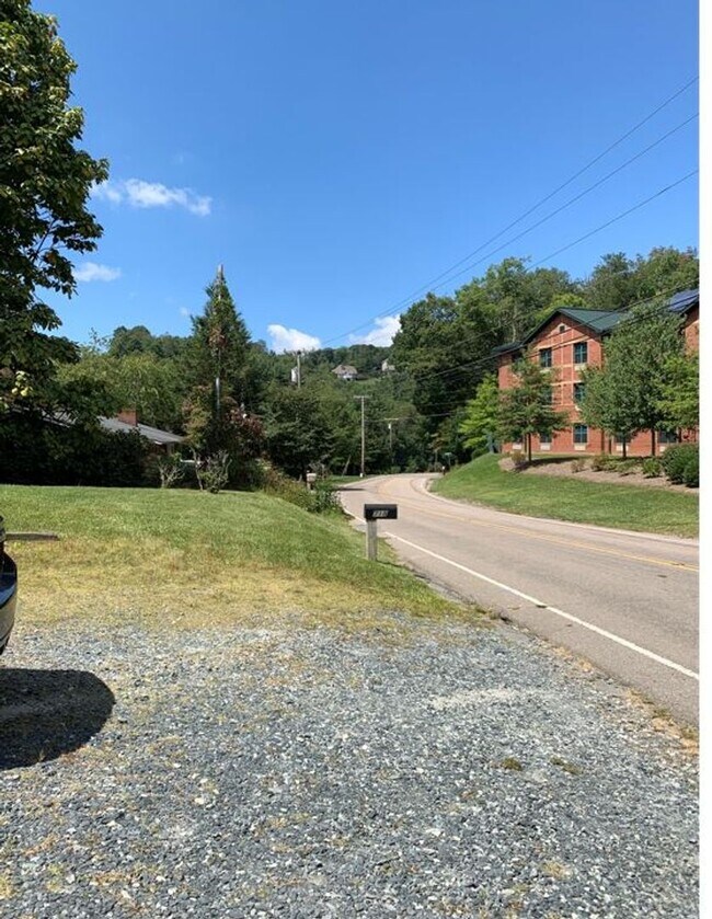 Photo - 718 Poplar Grove Rd