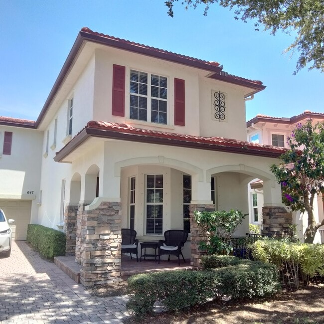 Building Photo - 647 Castle Dr Rental