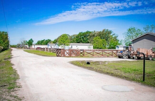 Photo - 1566 County Rd 610