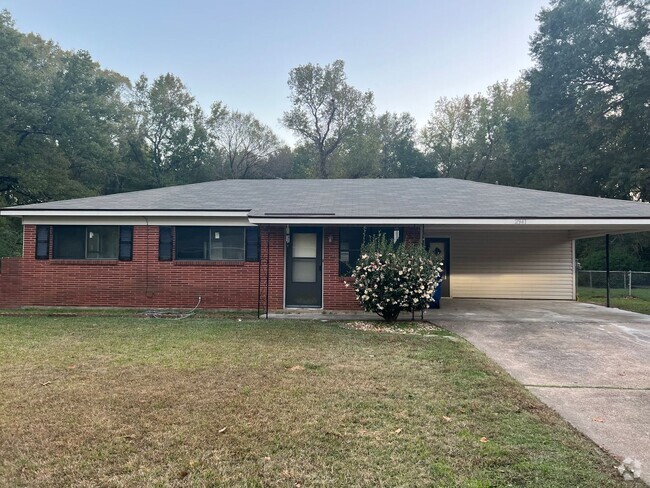 Building Photo - BACK UP FOR GRABS!!! South Shreveport Home...
