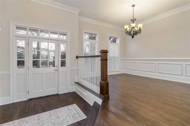 Photo - 5460 Glenridge View NE