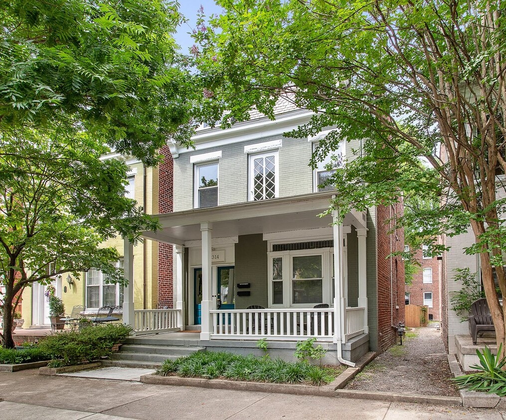 $2,890 / 2 br / 2 ba / 1,400 sqft - $2,890 / 2 br / 2 ba / 1,400 sqft